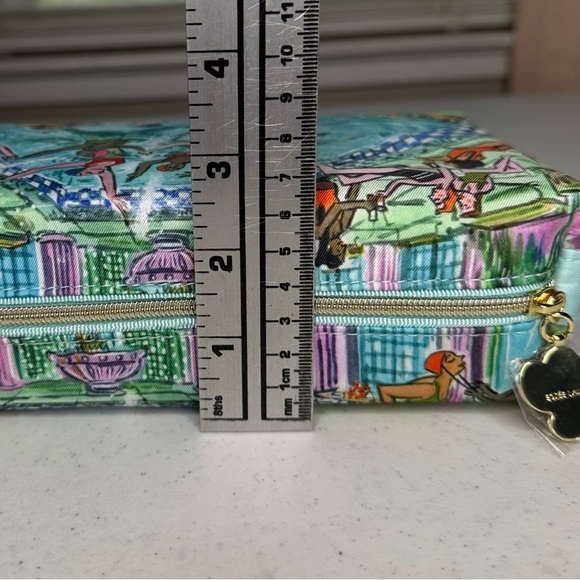 Estée Lauder Limited Edition Cosmetic/Travel Bag - Picture 5 of 10